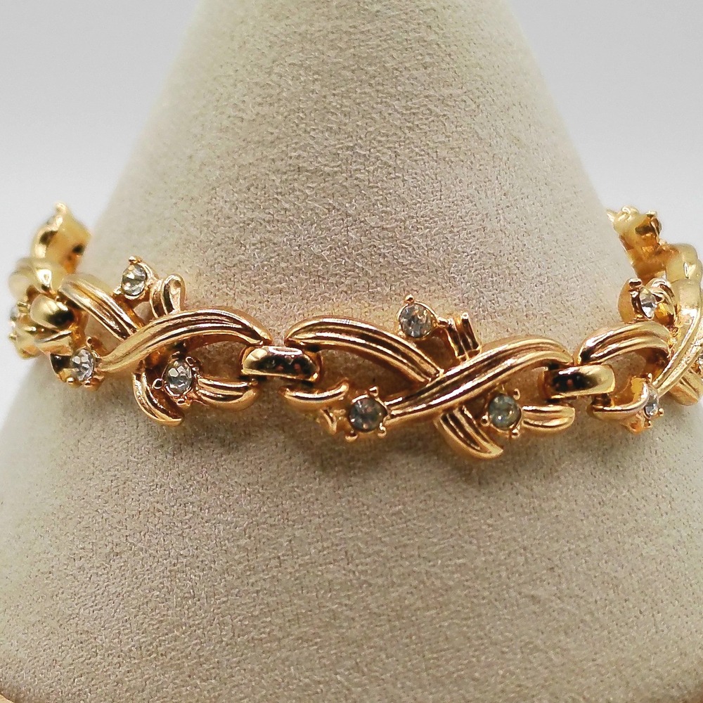 Vintage Trifari Bracelet Gold Tone Rhinestone Swirl Link Fold Over Clasp 6.5"